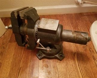 Columbian 90 Lb Swivel Pipe Vise 