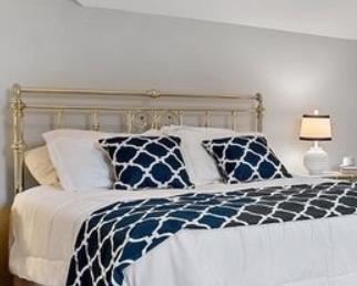 Brass bed headboard
Brand new tempur-pedic queen sized mattress