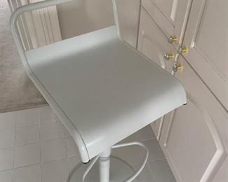 Vanity/ Glam adjustable chair 