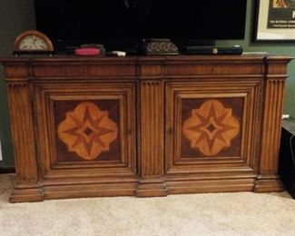 Ethan Console / Sideboard  70"