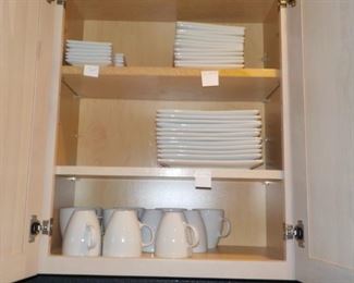 Pillivyut  Porcelain dinnerware (square plates)