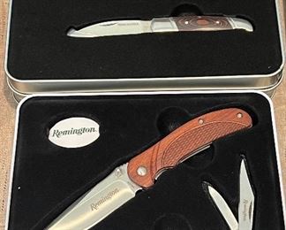 Very large selection of commemorative knife sets.