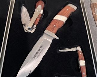 Very large selection of commemorative knife sets.