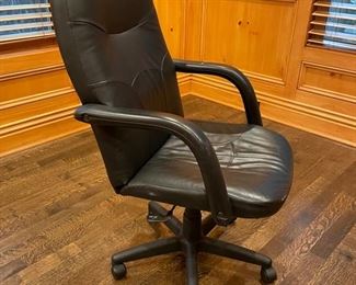 Leather office chair. Photo 1 of 2.