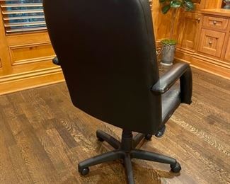 Leather office chair. Photo 2 of 2.