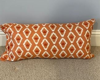 Decorative pillow.