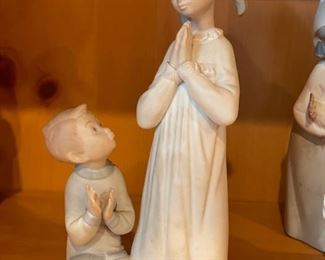Lladro Teaching to Pray figurine. Photo 2 of 5.