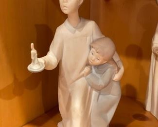 Nao for Lladro Children in Nightshirts Figurine. Photo 4 of 5.