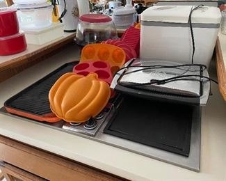 Silicone cake pans, cast iron grill pan, kitchen items