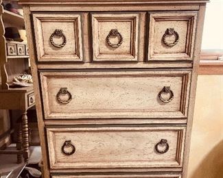 Vintage dresser (Matches bedroom set)