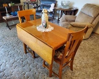 Drop Leaf Table and ( 5 ) Chairs!