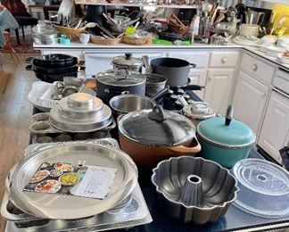 Front gate Double-walled Hot/Cold Serveware Appetizer Tray, Baking pans, Cooking Pots, Muffin Tins 