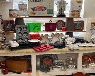 Cuisinart 18” Roaster, Bakeware, Kitchen Electronics, Texas Shaped Cake Pans, Coffee Urn