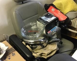 Electric medical scooter. Needs charging cord 