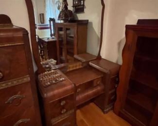 1920-30’s waterfall 3 piece bedroom suite