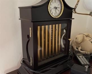 Electric shelf clock