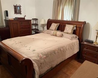 Queen master bedroom suite with sleigh bed, double nightstand, chest of drawers 