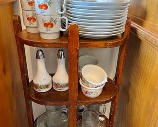 Four tier shelf or tavk