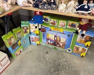 Maddeline toy play house with furniture, New in box.