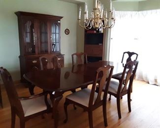 Manor House Dining Room Set - Table, Top 2 Leaves, 6 Chairs