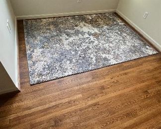 Area Rug 5x8' Machine made. Gray and gold tones. Back marked Beverly 6490A PRICE $50