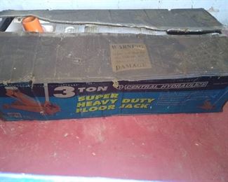 New in box 3 ton floor jack