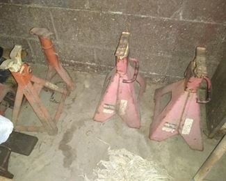 Jack stands