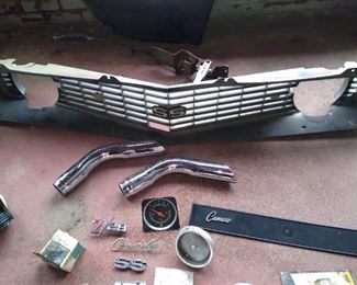 '69 Camaro emblems and trim