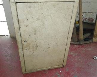 Metal shop cabinet