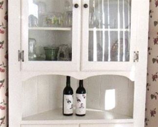 CORNER KITCHEN CABINET