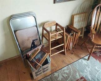 4 Samsonite Folding Chairs, 2 Wdn. Folding TV Tray Tables