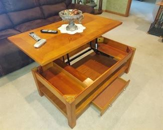 Lift-Top Coffee Table w/2 Drawers