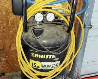 Brute 15 Gal. 2.5 HP Air Compressor