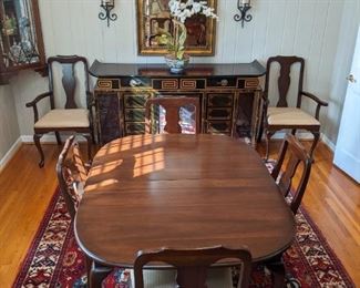 Thomasville mahogany dining table, w/1 leaf and table pads.