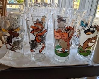 Set/8 vintage 1973 Pepsi Looney Tunes water glasses. 