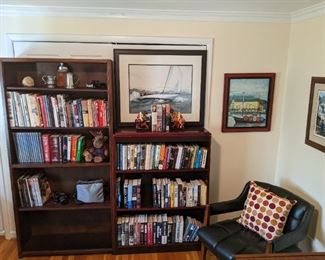 LOT'S o' books in this house!