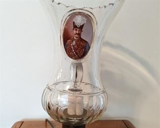 Vintage heraldic table lamp, w/thick glass globe.