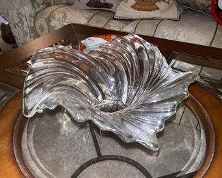 MIKASA BELLE EPOOUE
CENTERPIECE FRUIT BOWL
12.5" CRYSTAL GLASS SWIRL