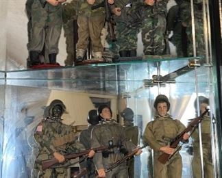 Ultimate Soldiers on Stands