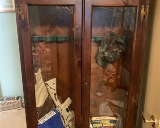 Locking Eagle Gun Cabinet