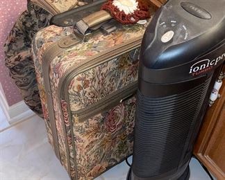 Ionic pro Air Purifier, Jaguar Luggage