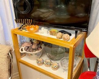 Kitchen Cart, Vizio TV, Pottery Bowls, Glass Fruit Bowls, Salt and Pepper Shakers
