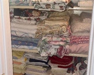 Lots of Sheets, Pillow Cases Various Sizes