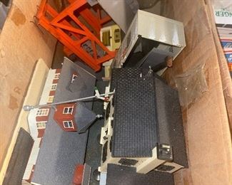 Marxx and Others Train Buildings