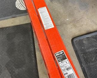 Keller 8' heavy duty fiberglass ladder.