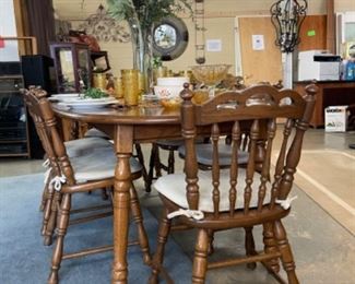 Dining Table w/2 Leaves  6 Chairs C1843 38730 $225
