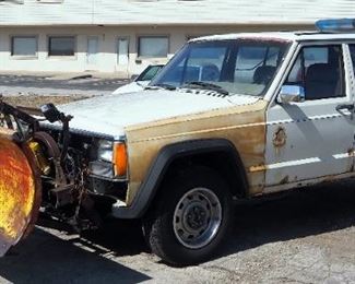 1986 Jeep Cherokee, VIN # 1JCHB7819GT209439, 166410 Miles Showing On Odometer, Hydraulic Snow Plow