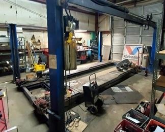 Nussbaum Chain Driven Four Post 12000 LB Drive-On Lift, 167" Wheel Base, With Center Air Lift, Powers Up, Small Leak