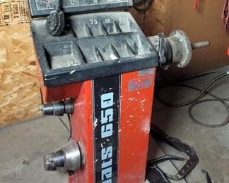Coats 650 CP Direct Drive Wheel Balancer, Includes Shield Not Pictured