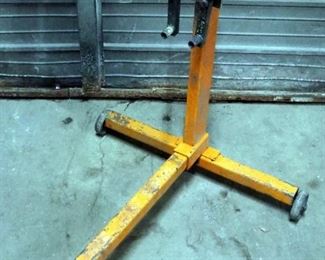 Engine Master 3-Wheeled Rolling Engine Stand, 750 Lb Capacity